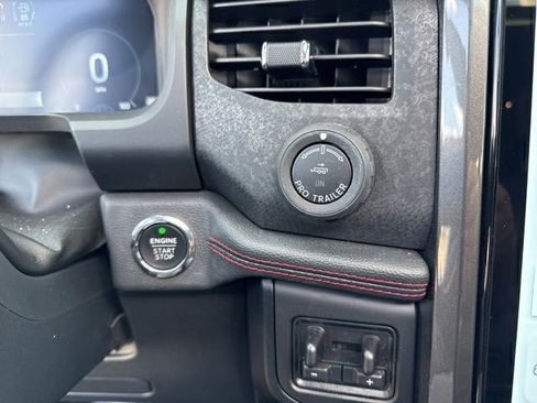 Used 2024 Ford Expedition Limited AWD/4WD image 15
