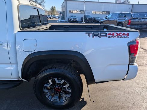 Used 2017 Toyota Tacoma TRD Off-Road w/ Tow Package image 4
