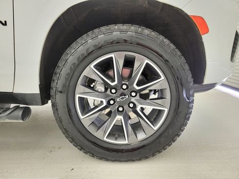 Used 2024 Chevrolet Suburban Z71 w/ Luxury Package AWD/4WD image 37