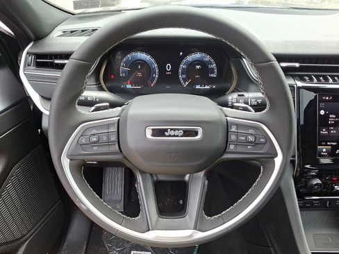 New 2025 Jeep Grand Cherokee Laredo X image 13