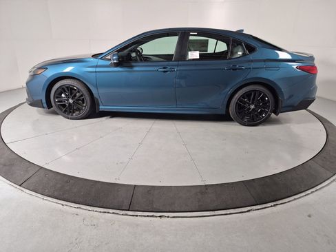 New 2026 Toyota Camry Hybrid image 2