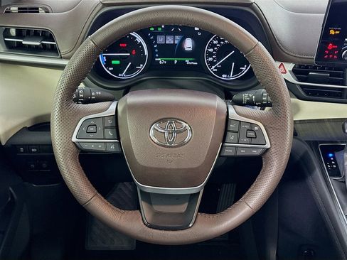 Used 2022 Toyota Sienna Platinum image 39