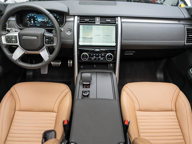 New 2026 Land Rover Discovery Limited Edition AWD/4WD image 18