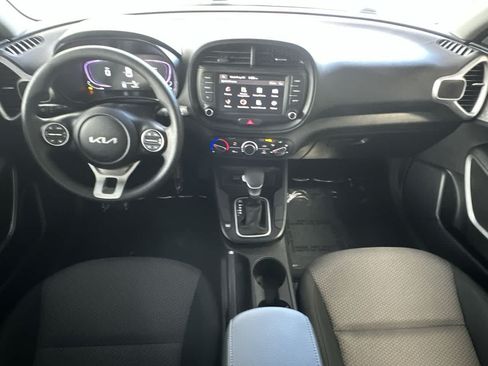 Used 2025 Kia Soul LX w/ LX Technology Package FWD image 24