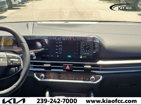 New 2026 Kia Sportage EX w/ EX Panorama Roof Package FWD image 18