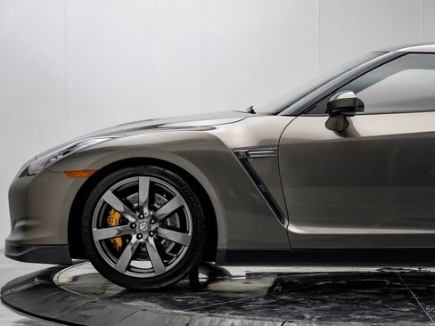 Used 2009 Nissan GT-R Premium image 8