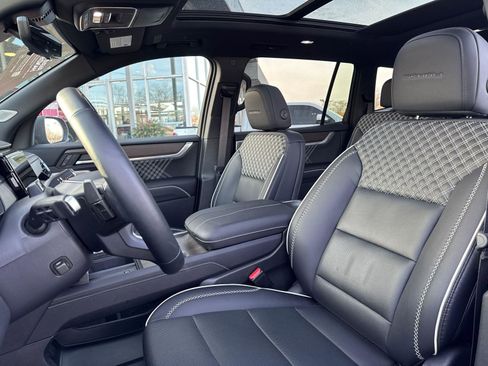 New 2025 GMC Acadia Denali w/ Super Cruise Package image 13