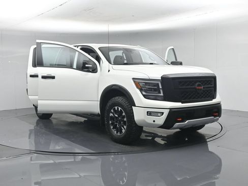 Used 2021 Nissan Titan PRO-4X w/ Pro-4x Convenience Package AWD/4WD image 34