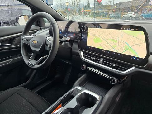 Used 2025 Chevrolet Equinox EV LT image 13