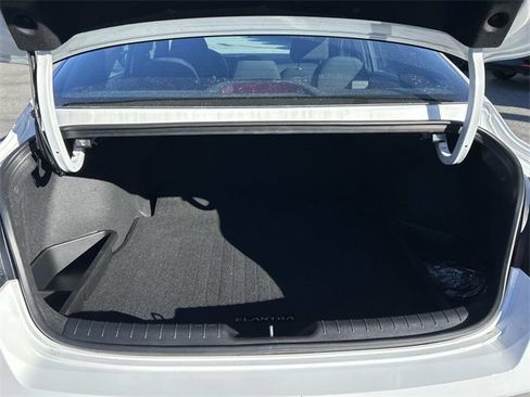 Used 2025 Hyundai Elantra Sport image 13