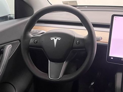Used 2022 Tesla Model Y Long Range image 15