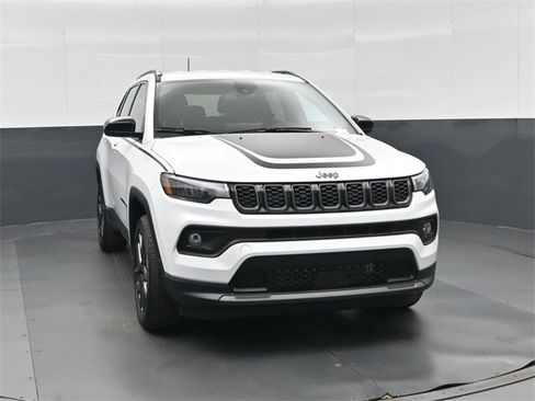 New 2026 Jeep Compass Latitude image 10