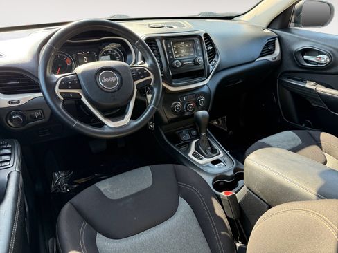 Used 2016 Jeep Cherokee Sport FWD image 15