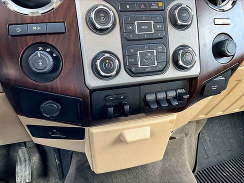 Used 2013 Ford F350 Lariat w/ Chrome Pkg image 31