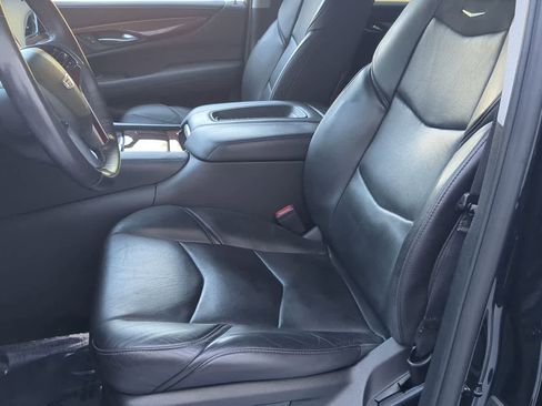 Used 2019 Cadillac Escalade Luxury image 16