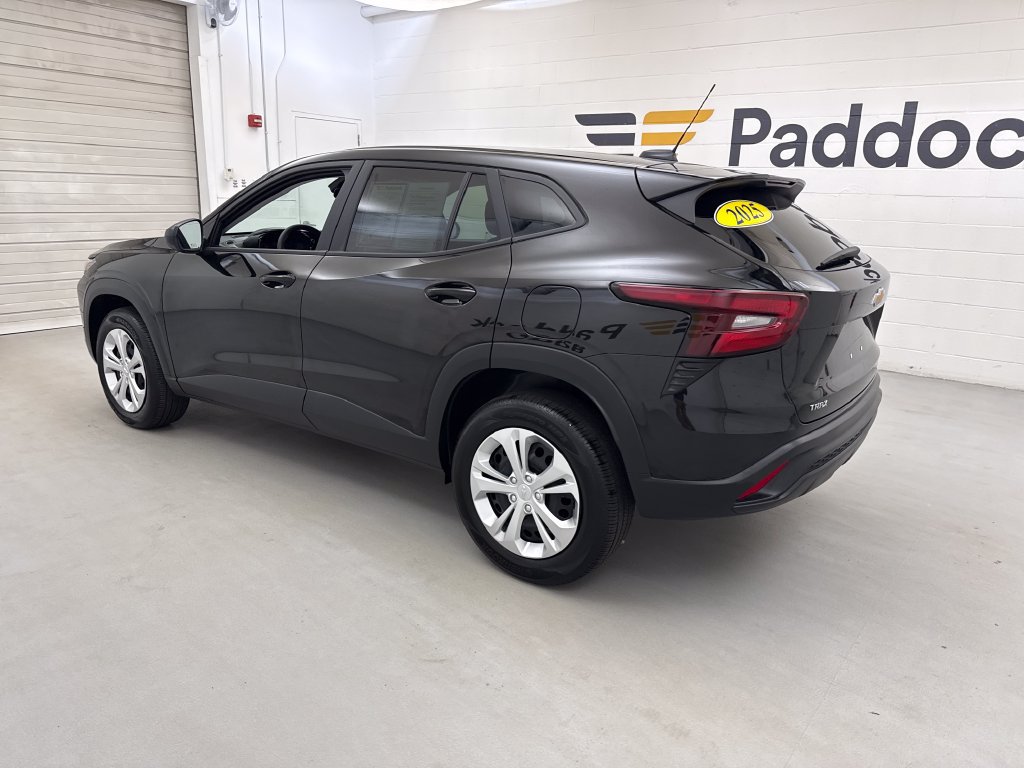 Used 2025 Chevrolet Trax LS FWD image 3
