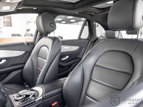 Used 2019 Mercedes-Benz GLC 300 4MATIC w/ Multimedia Package image 19