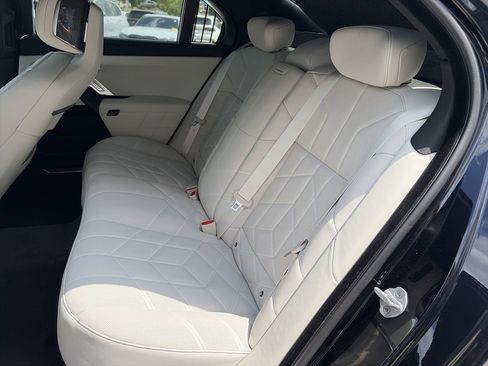 Used 2026 BMW 740i RWD image 32
