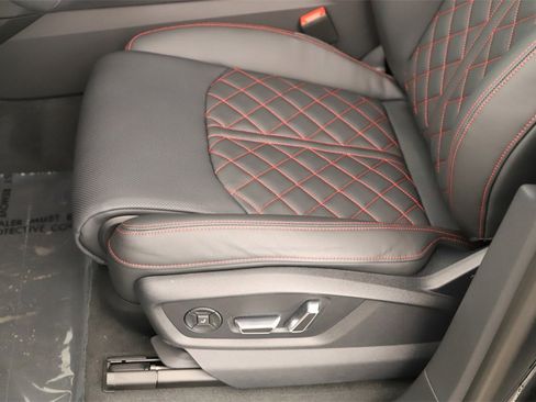 New 2026 Audi SQ8 Prestige image 25