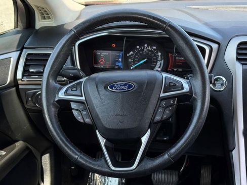 Used 2017 Ford Fusion SE w/ Fusion SE Technology Package image 17