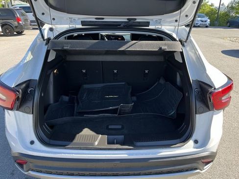 Used 2024 Chevrolet Trax LT w/ Driver Confidence Package FWD image 21