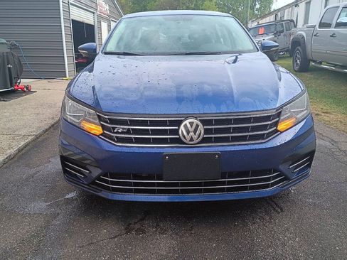 Used 2017 Volkswagen Passat 1.8T R-Line FWD image 3