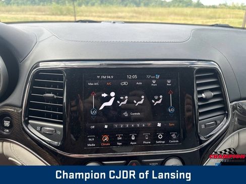 Used 2020 Jeep Grand Cherokee Summit AWD/4WD image 31