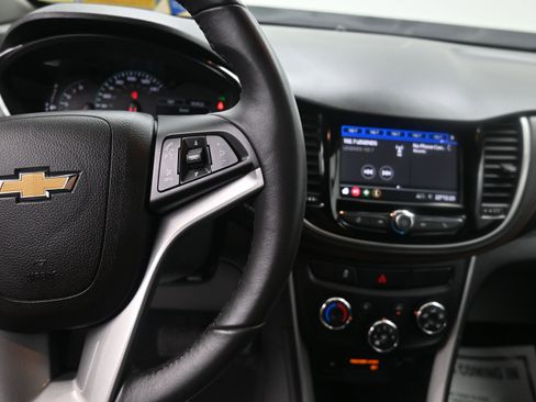 Used 2022 Chevrolet Trax LT w/ LT Convenience Package image 20