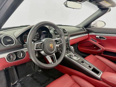 Used 2024 Porsche 718 Boxster RWD image 4