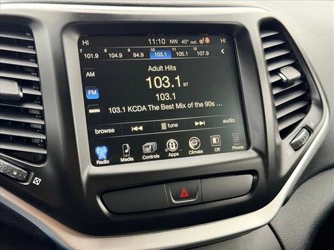 Used 2018 Jeep Cherokee Latitude Plus w/ Comfort/Convenience Group image 18