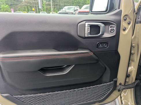 Used 2025 Jeep Gladiator Rubicon AWD/4WD image 11