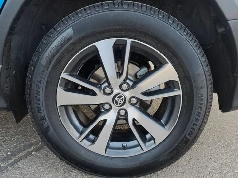 Used 2018 Toyota RAV4 XLE w/ All Weather Liner Package FWD image 37