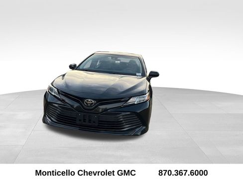 Used 2018 Toyota Camry LE image 8