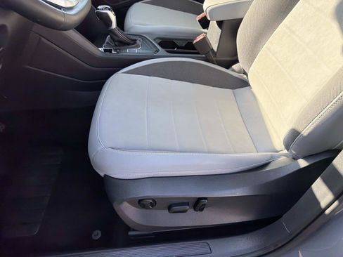 Certified 2023 Volkswagen Taos SE w/ Panoramic Sunroof Package FWD image 16