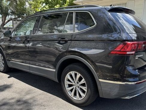 Used 2018 Volkswagen Tiguan SE w/ 3rd Row Seat Package AWD/4WD image 3