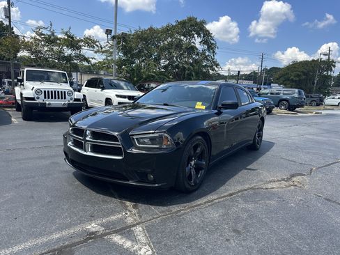 Used 2013 Dodge Charger SXT w/ Blacktop Pkg RWD image 5