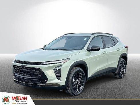 Certified 2024 Chevrolet Trax ACTIV w/ Driver Confidence Package image 1