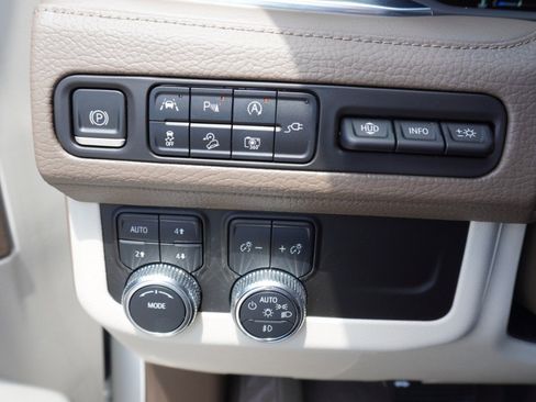Used 2022 GMC Yukon Denali AWD/4WD image 20
