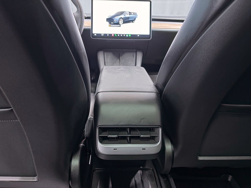 Used 2024 Tesla Model Y Long Range AWD/4WD image 10
