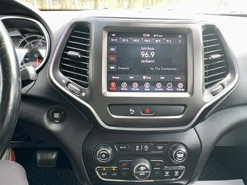 Used 2020 Jeep Cherokee Trailhawk w/ Cold Weather Group image 27