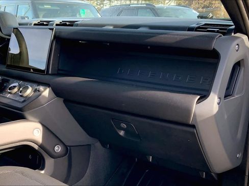 Used 2025 Land Rover Defender 110 S image 17