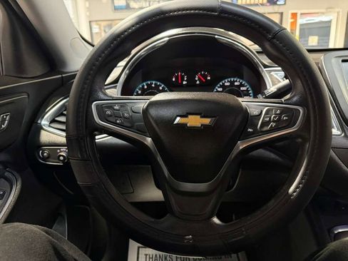 Used 2018 Chevrolet Malibu LT image 12
