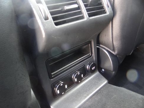 Used 2017 Jaguar F-PACE Premium image 32