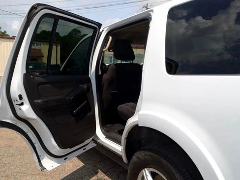 Used 2010 Ford Explorer XLT image 18