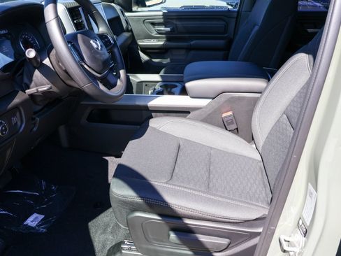 New 2026 RAM 1500 Express AWD/4WD image 4