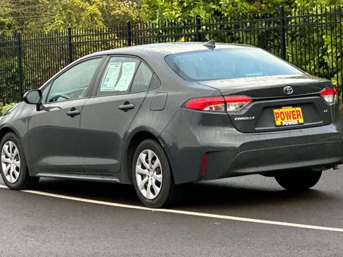 Used 2023 Toyota Corolla LE image 6