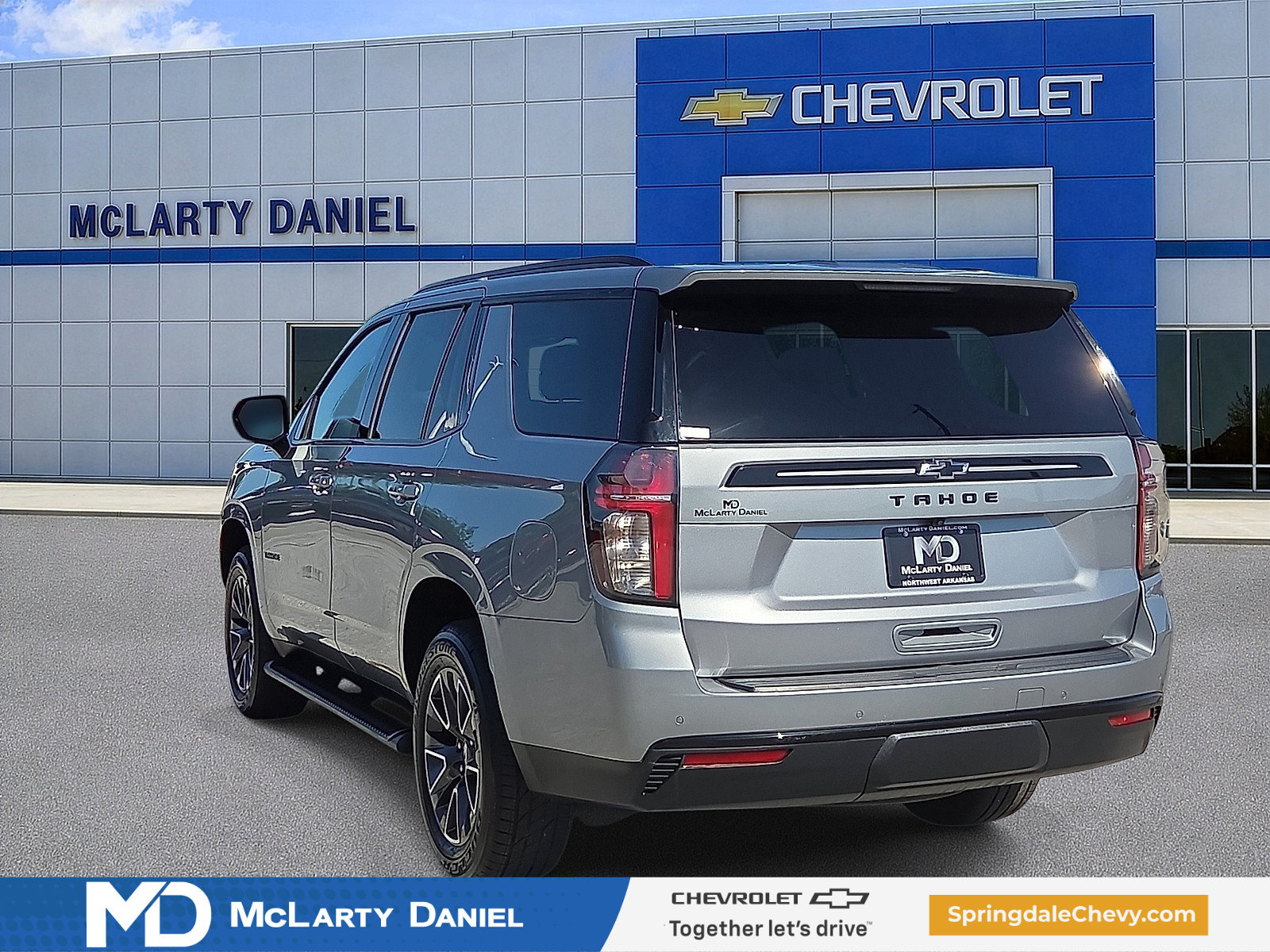 Certified 2024 Chevrolet Tahoe Z71 w/ Luxury Package AWD/4WD image 4