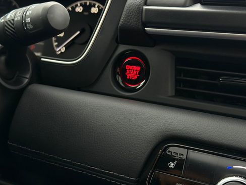 New 2025 Honda Pilot Touring image 32