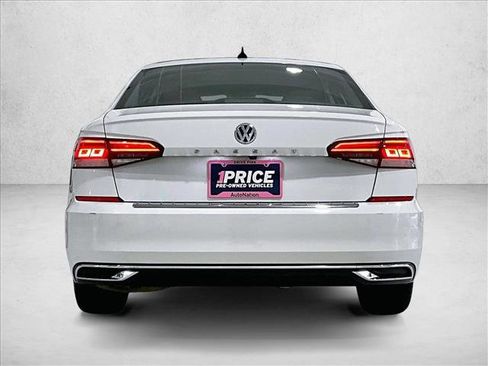 Used 2022 Volkswagen Passat 2.0T SE FWD image 4