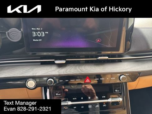 Used 2023 Kia Carnival EX image 28